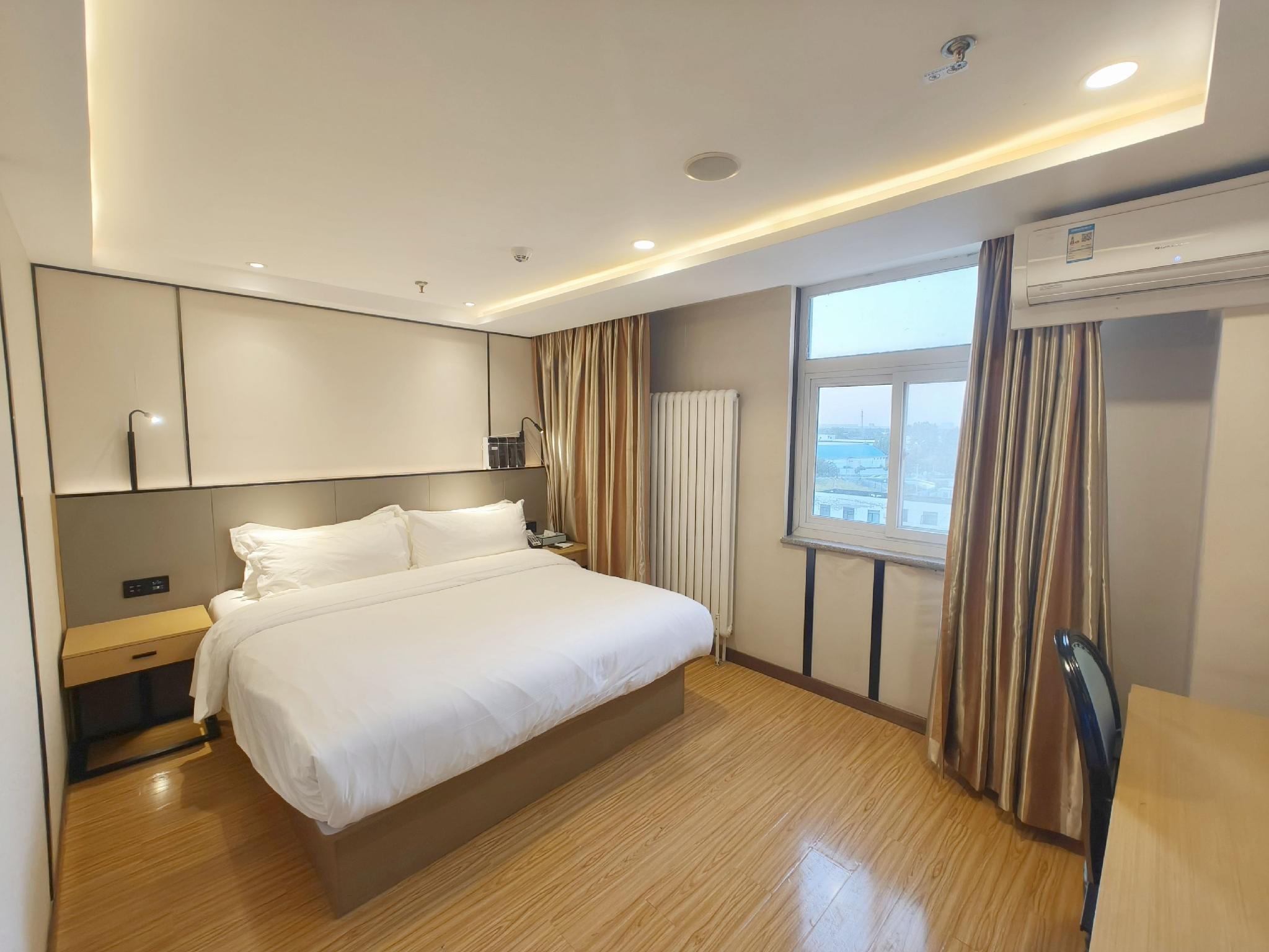 Standard, Queen Bed