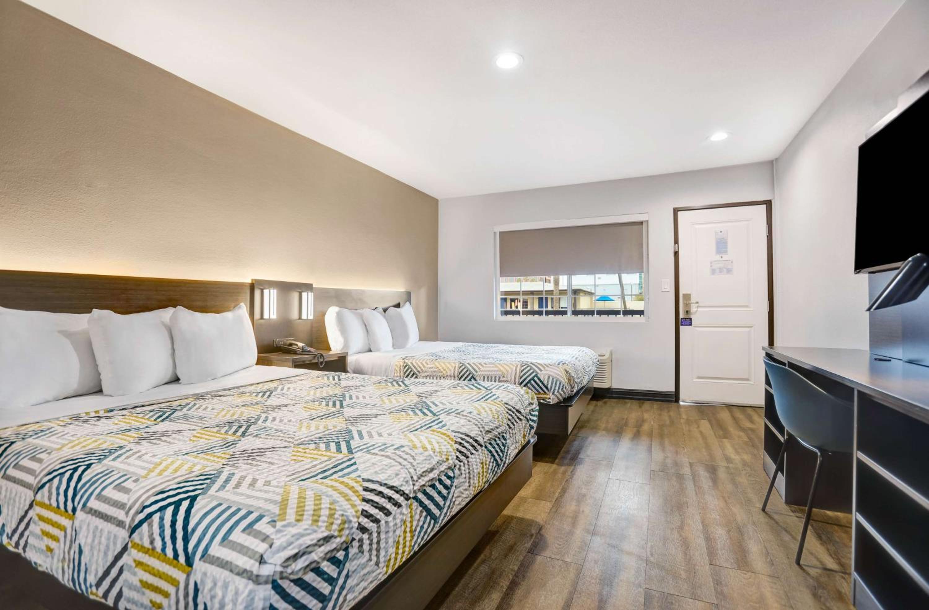 2 Queen Beds Non-Smoking