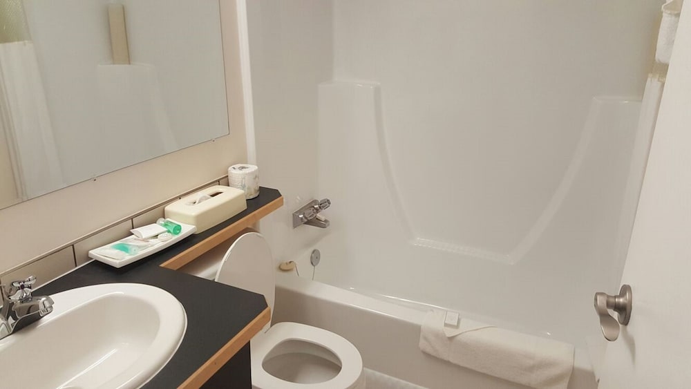 Travelodge by Wyndham Regina 65/65
