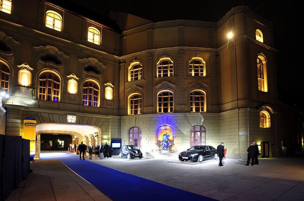 Hotel Deutsches Theater Downtown 7/34
