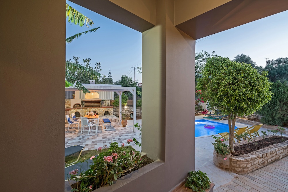 Villa Camellia 12/27