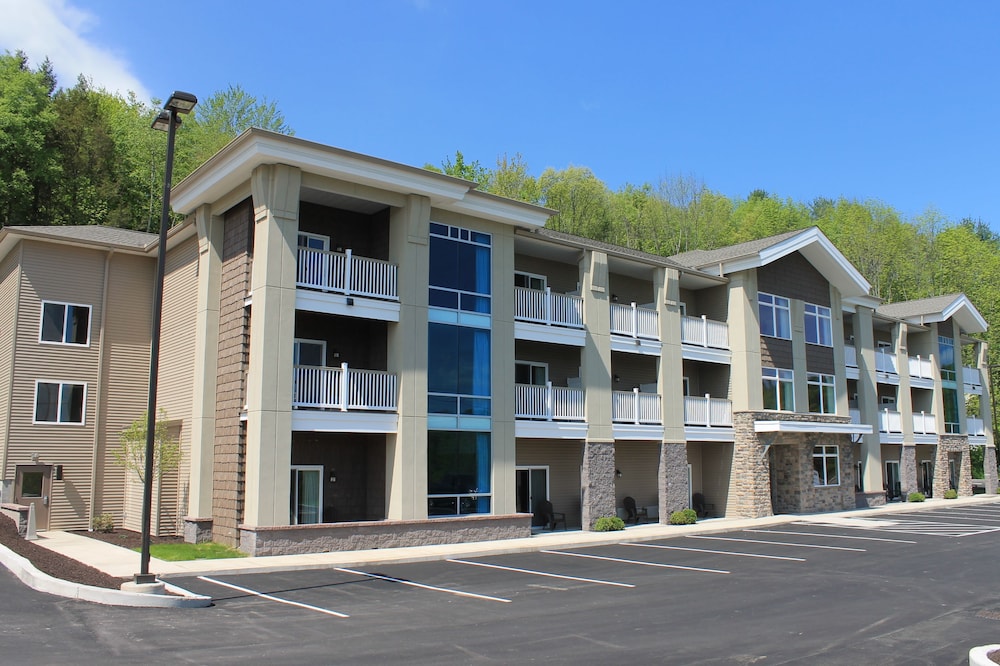 CRYSTAL SPRINGS INN AND SUITES 1/39