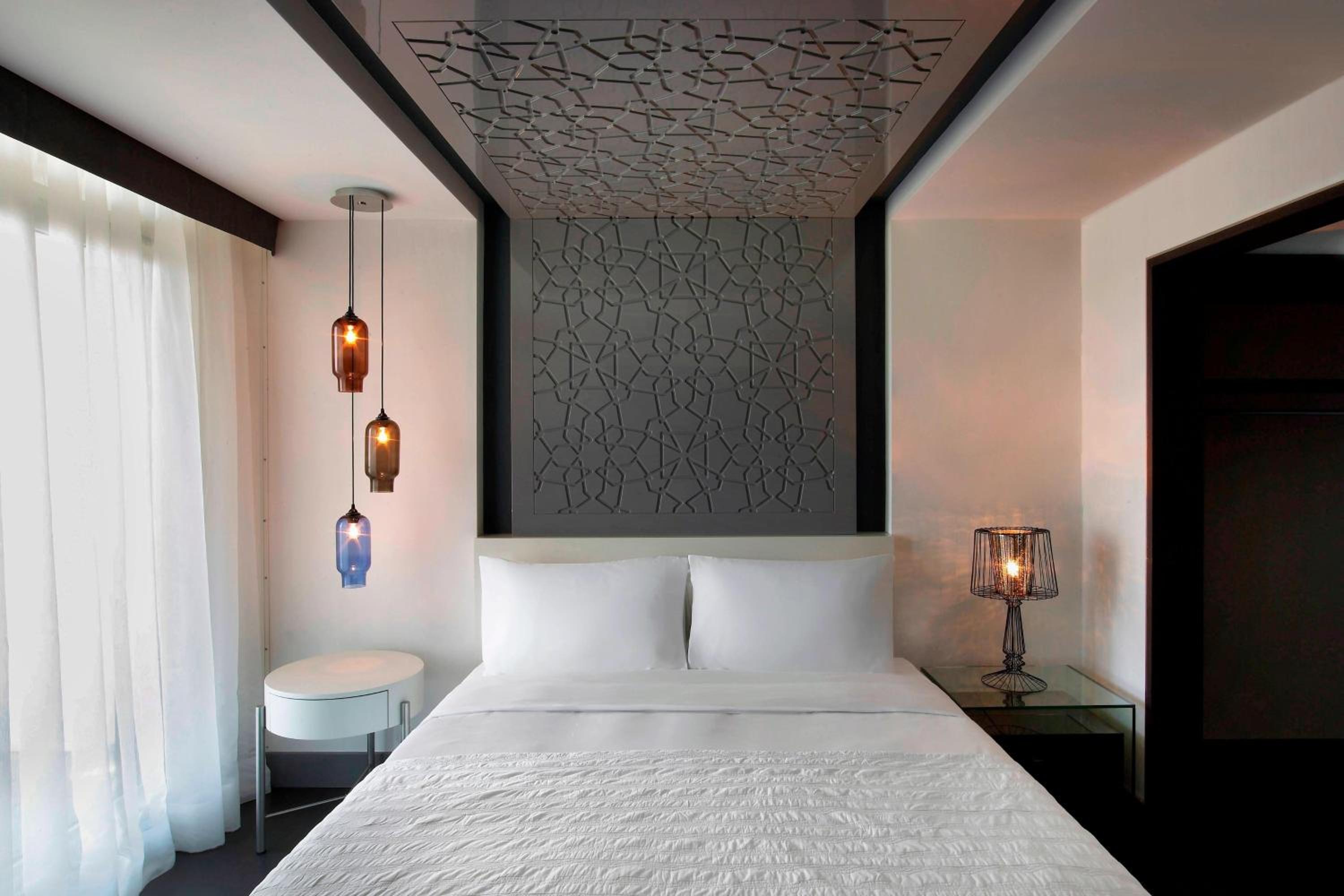 Residential, Suite, Club Lounge Access