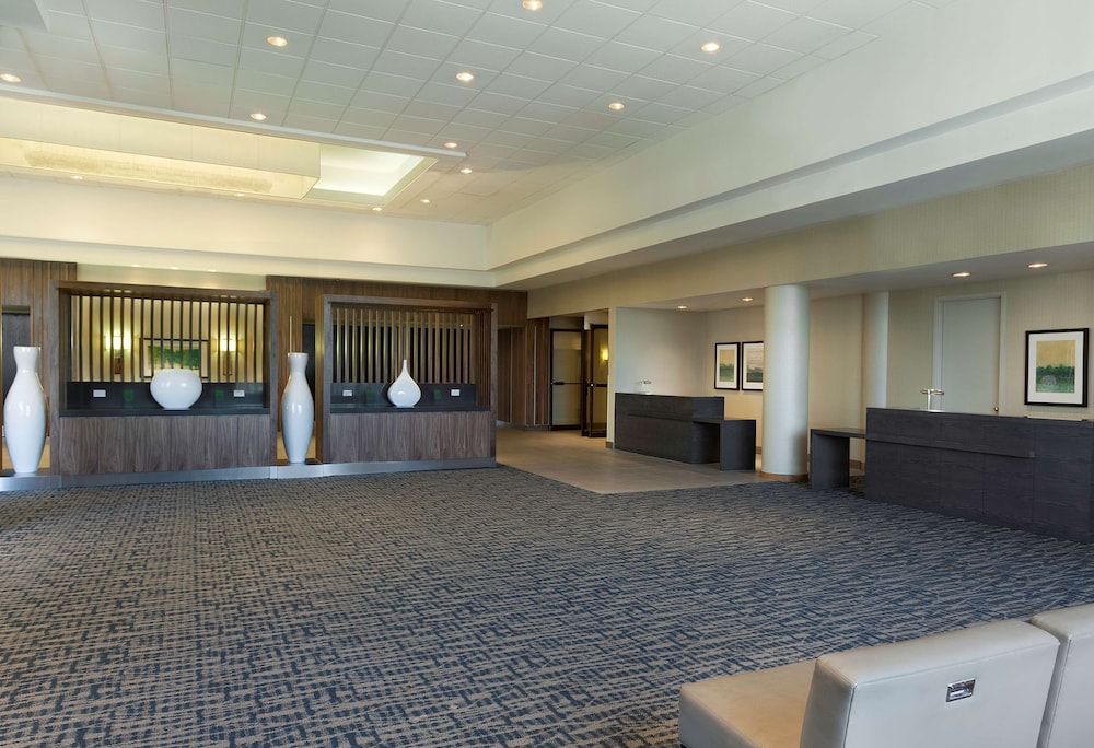 Hilton Toronto Airport Hotel & Suites 6/79