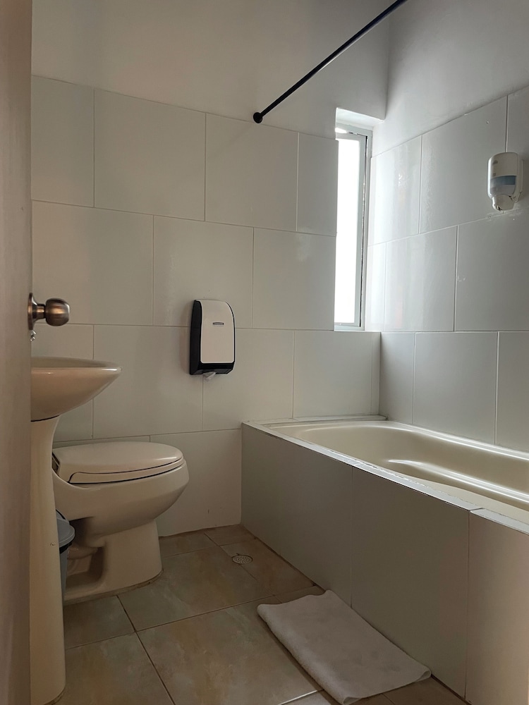 Hostal Lleras Calle 8 46/49