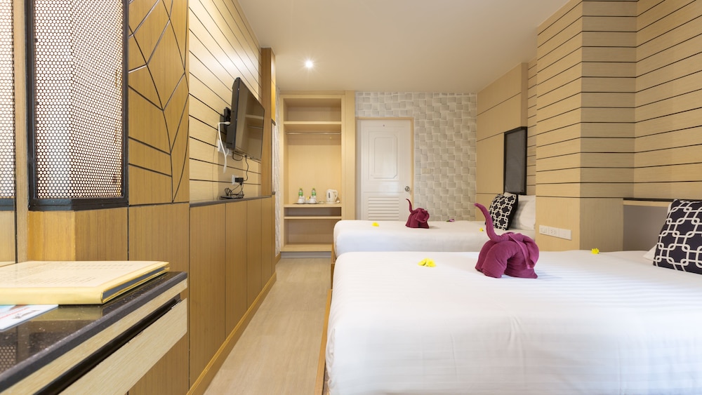 ROOM, TWIN BEDS, BALCONY