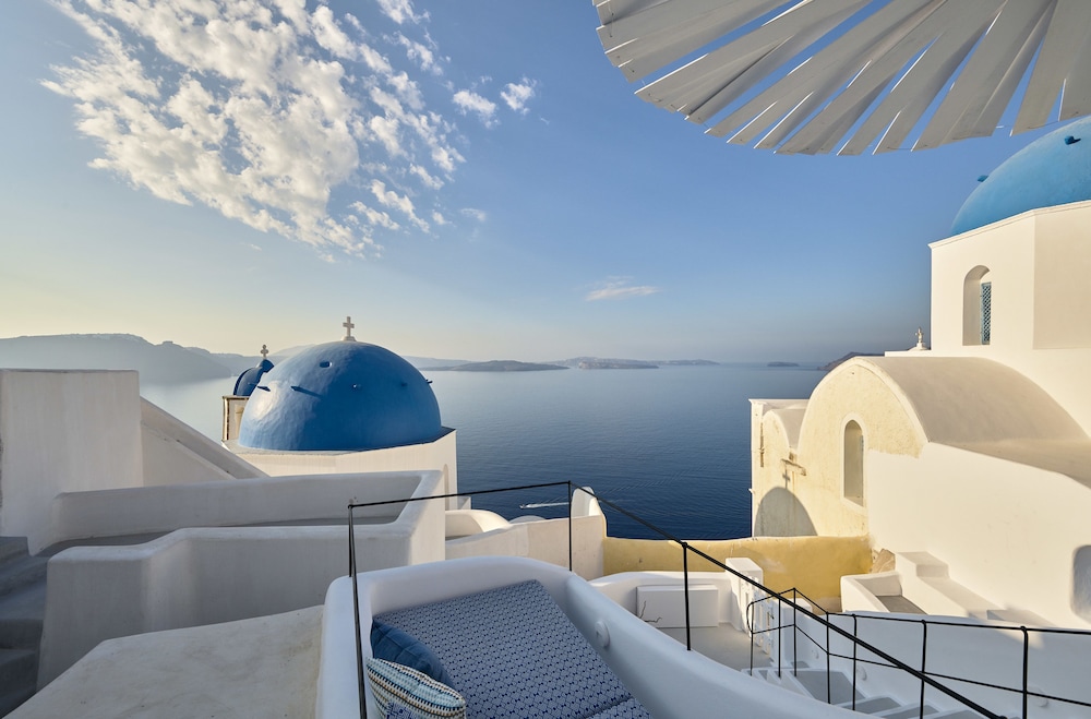 Cave Suite Oia 24/30