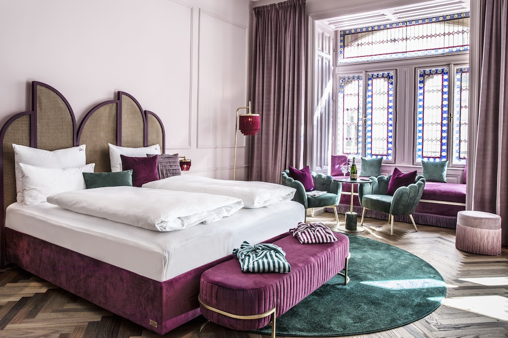 Suite, King Bed