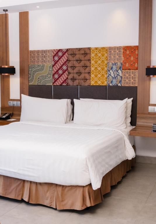 Guest Room, Superior, King Bed, Partial View