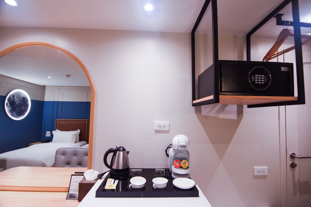 THEE BANGKOK HOTEL 60/65