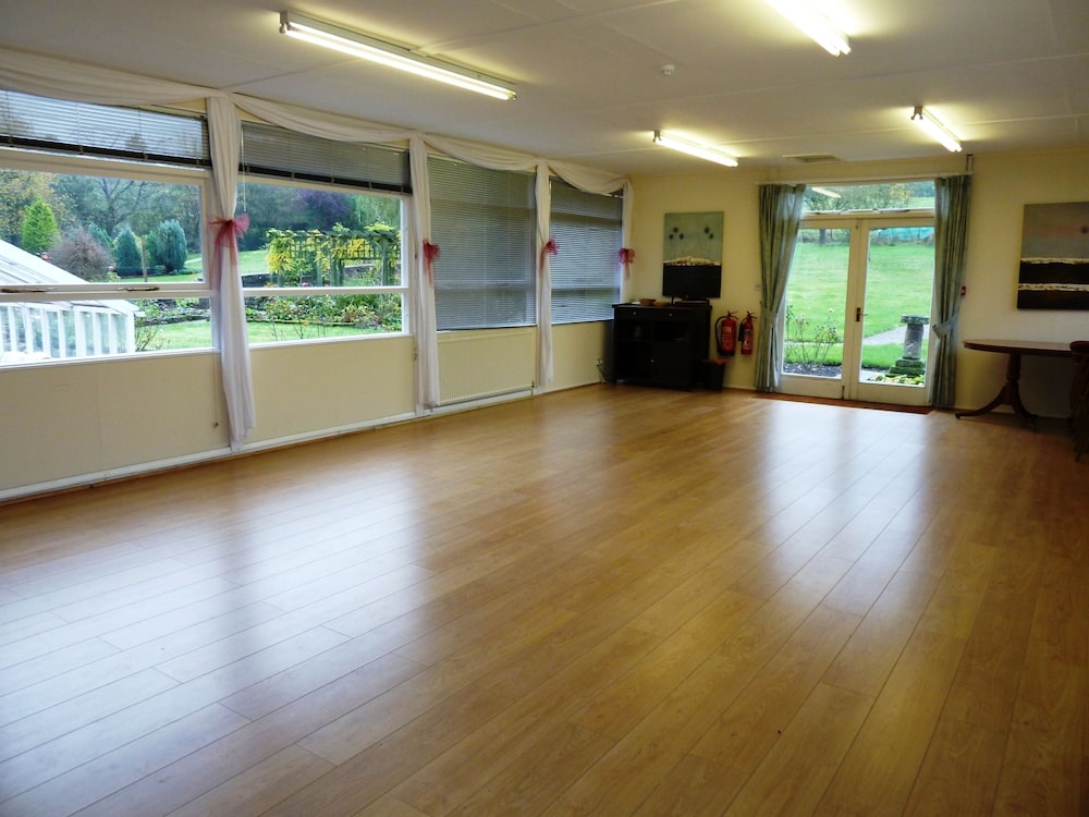 Alison House Hotel 2/50