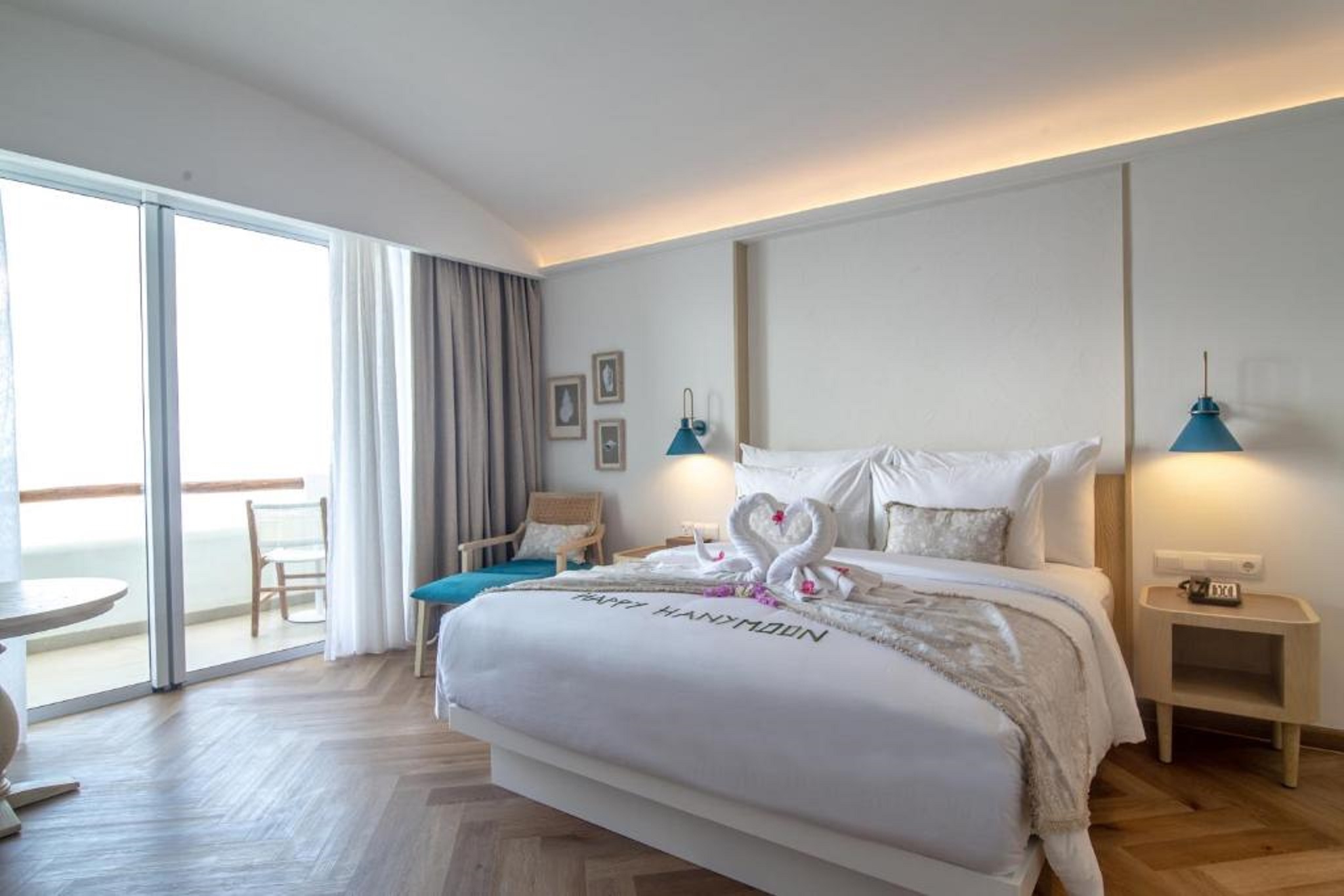 OCEAN, DELUXE, DOUBLE BED