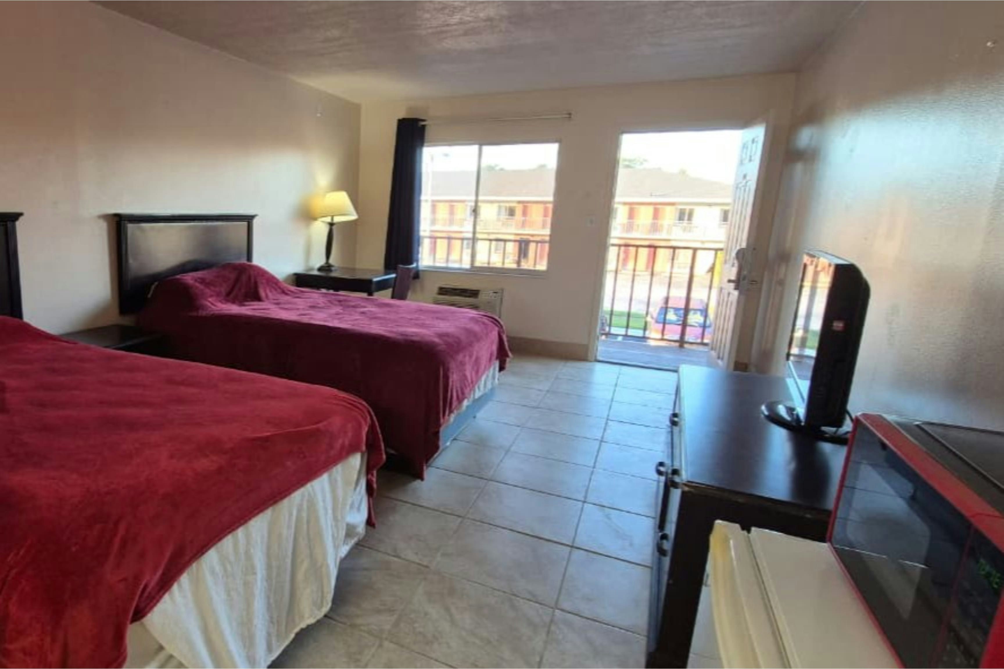 2 Full Beds Non-Smoking