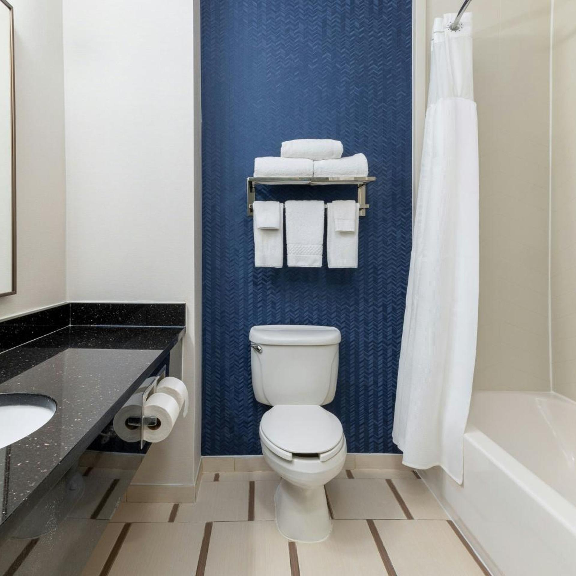 غرفة بسريرين كوين بحوض استحمام لذوي الإعاقة، Fairfield Inn Suites By Marriott Cincinnati Eastgate 4/5