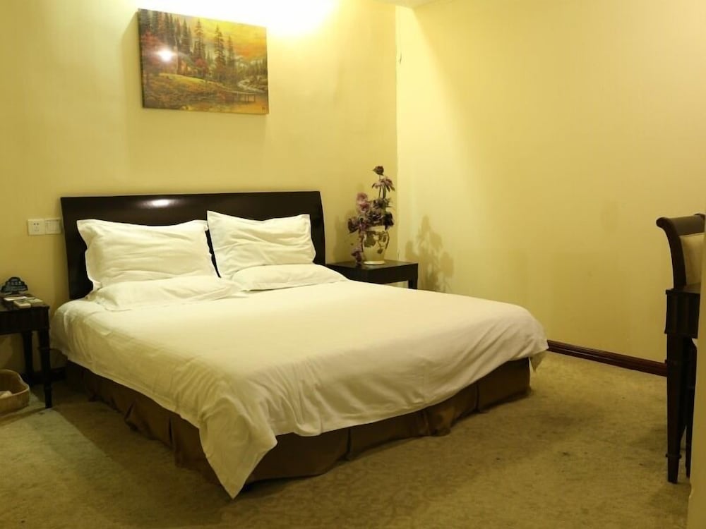 Greentree Inn Suzhou Taicang Baolong Square Express Hotel 33/53