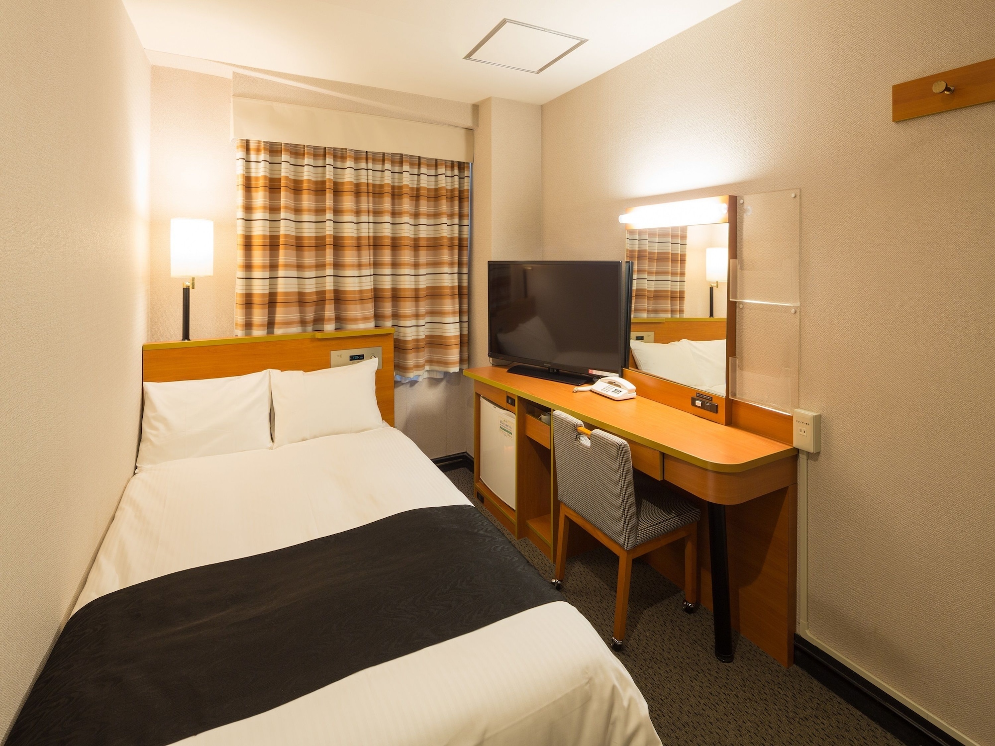 Semi Room, Semi Double Bed, Smoking