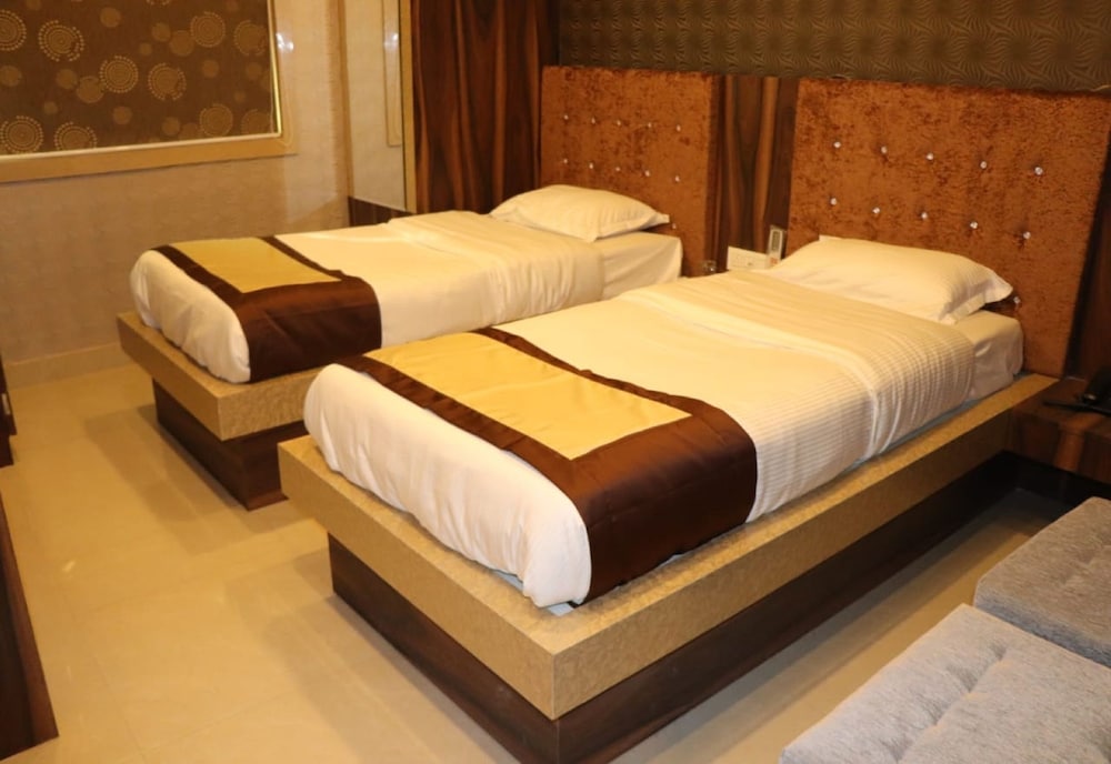 Hotel Angina 8/31