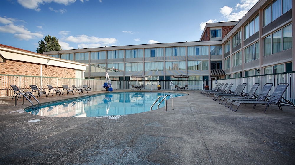 Best Western Plus Bradford Inn 1/38