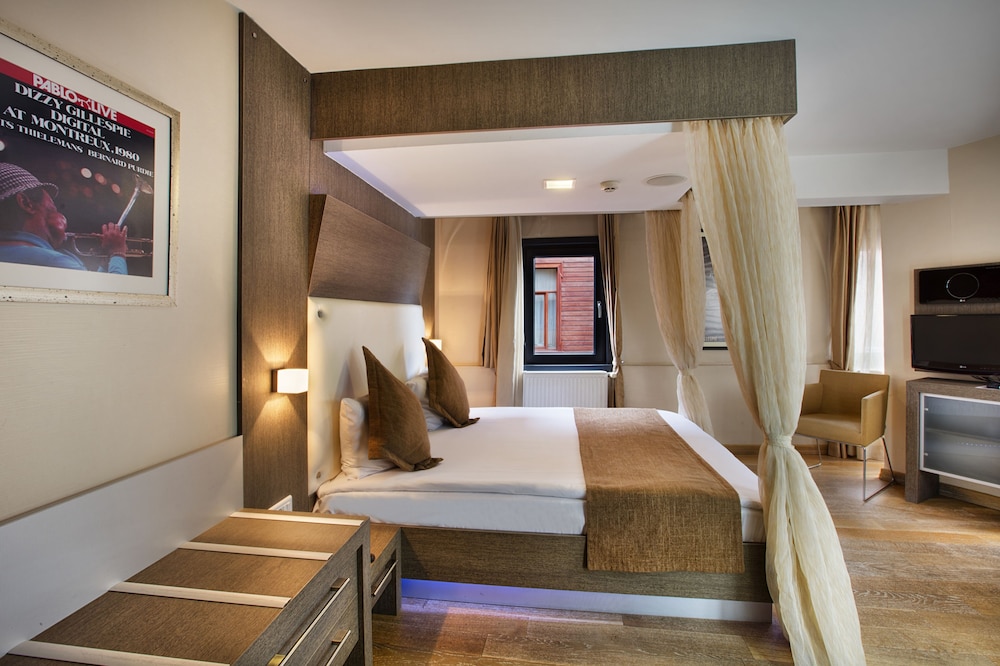 Jazz Hotel 13/70