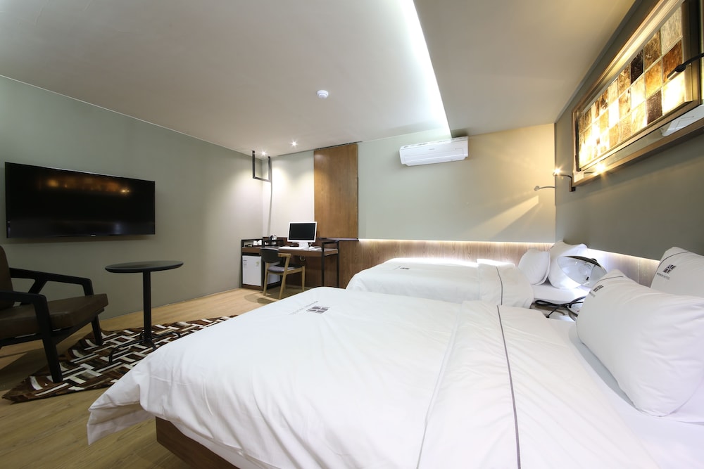 Avenue Hotel 28/41