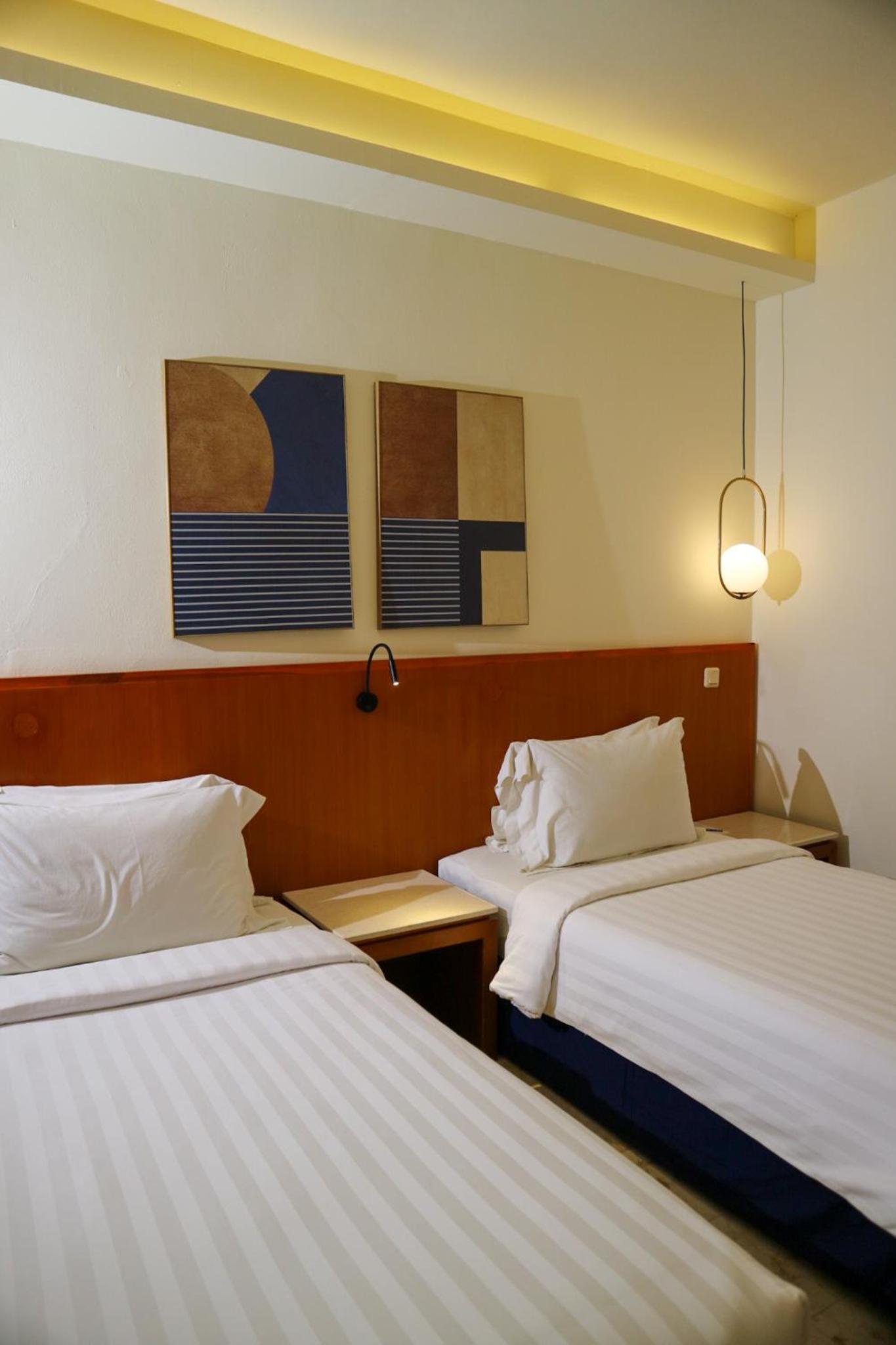 Room, Double or Twin Bed, Pool Access