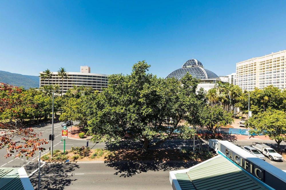 Pacific Hotel Cairns 13/72