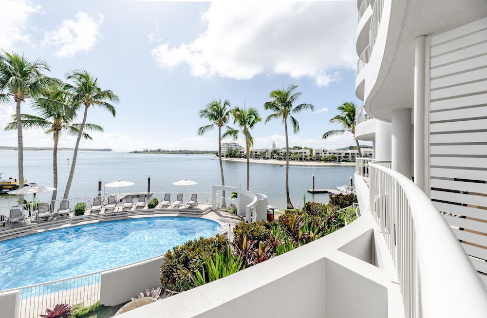 Noosa Pacific Riverfront Resort 24/50