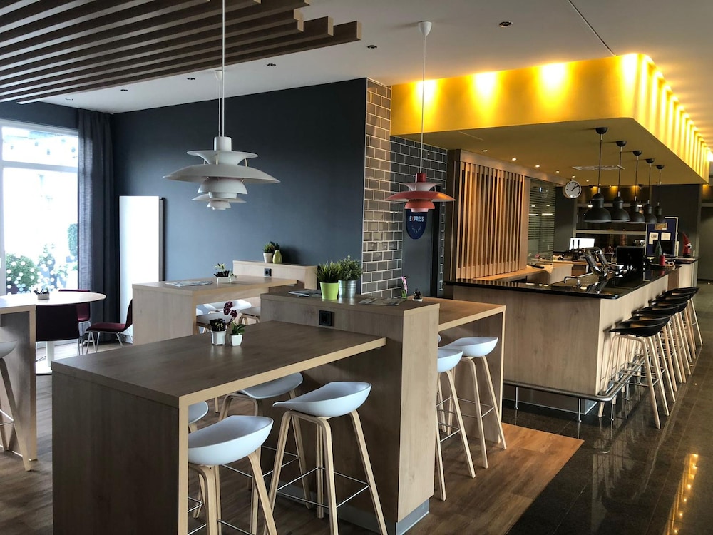 HOLIDAY INN EXPRESS FRANKFURT MESSE 22/40