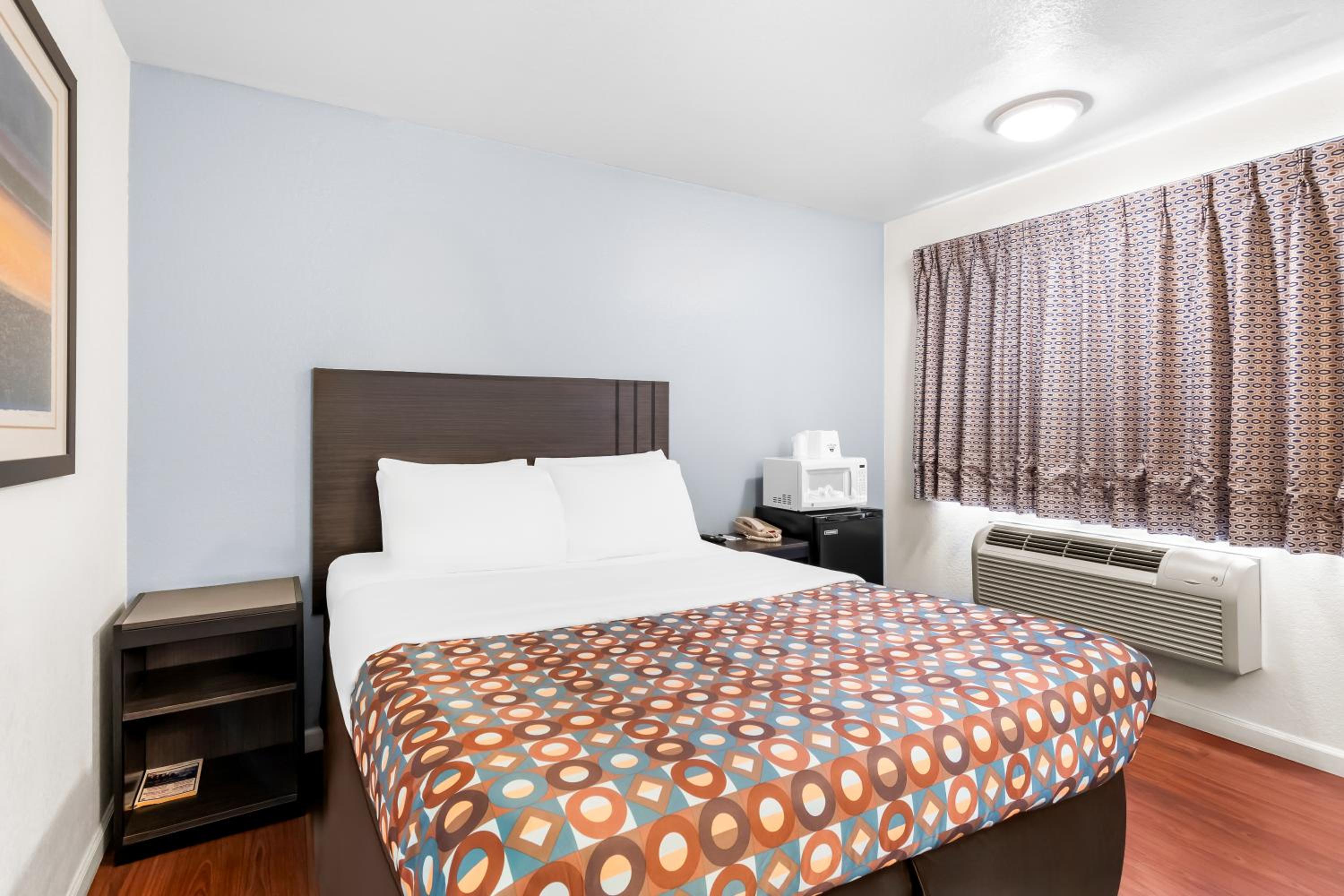 غرفة قياسية بسرير كوين، Americas Best Value Inn Stillwater 2/4