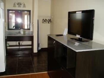 Rockview Inn And Suites 38/54