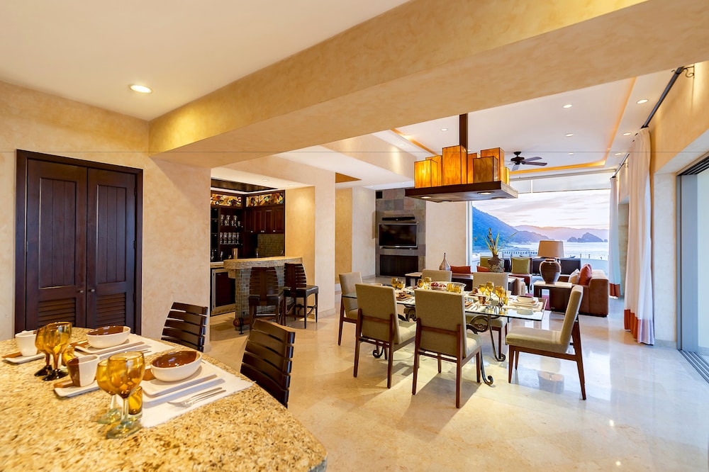 Garza Blanca Residences 62/74