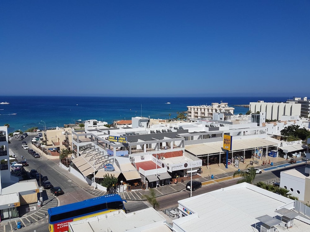 Melini Hotel Suites 35/43