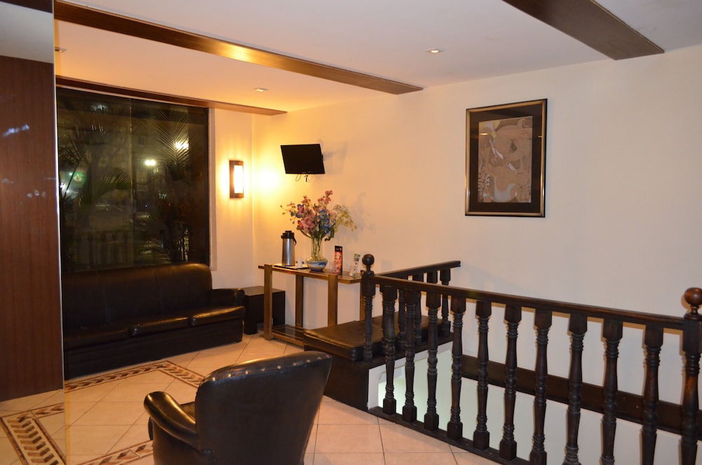 Lux Hotel 13/16