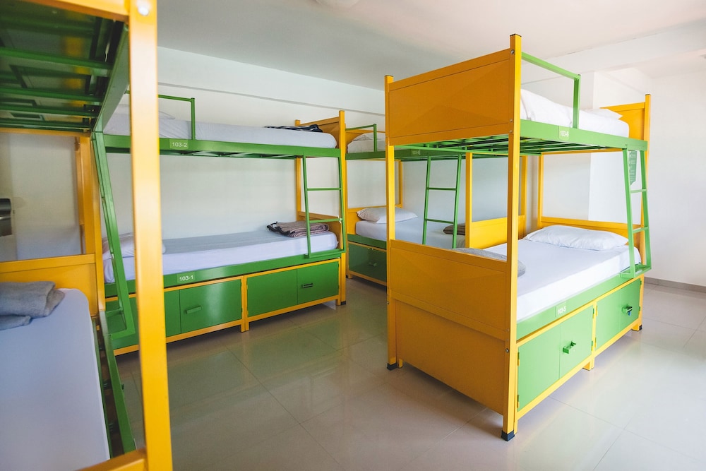 Mixed Dorm, Basic, 8 People