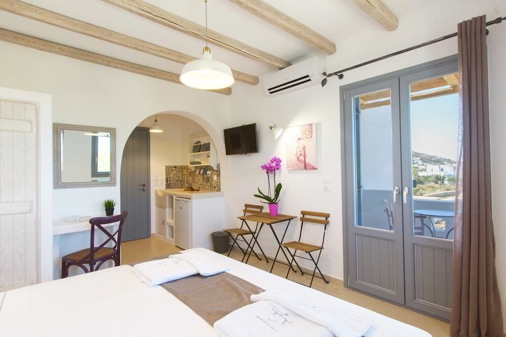 Ampelos Inn 17/47