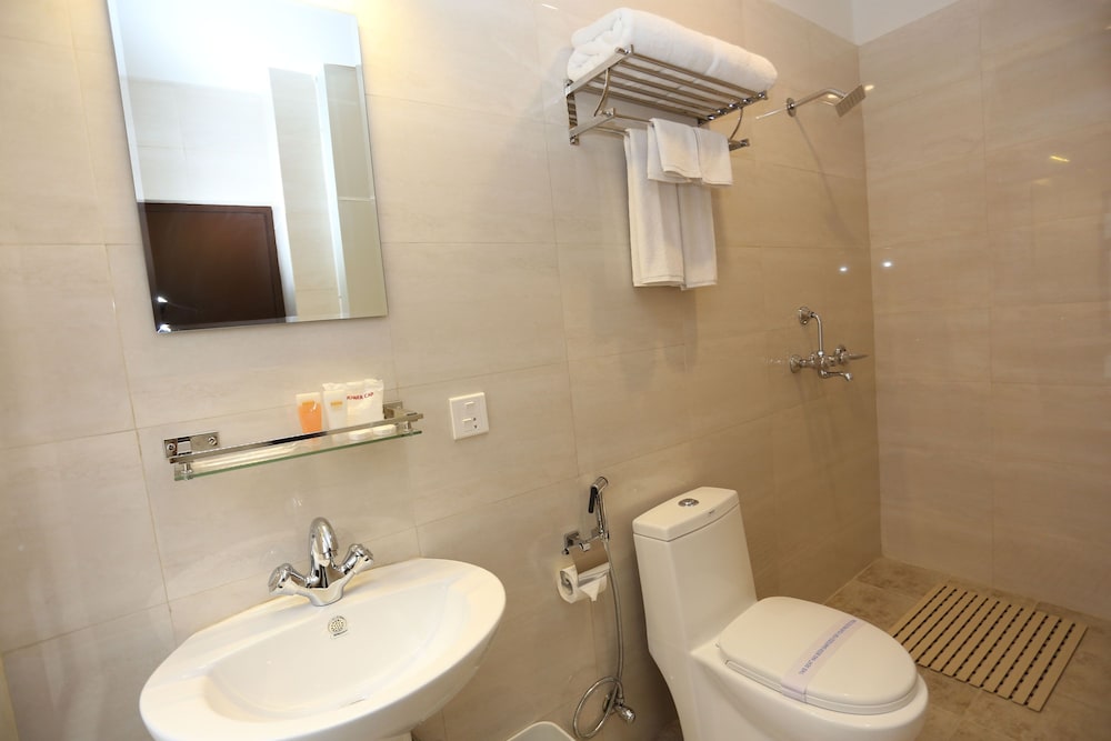 Hotel Jay Suites 75/75