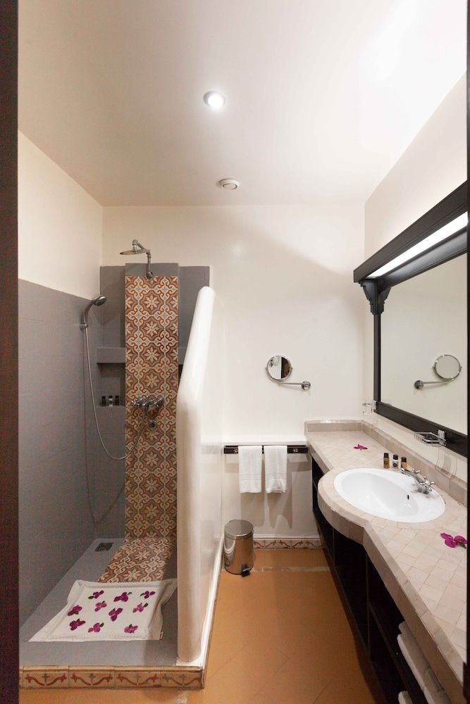 Borjs Hotel Suites and Spa 31/31