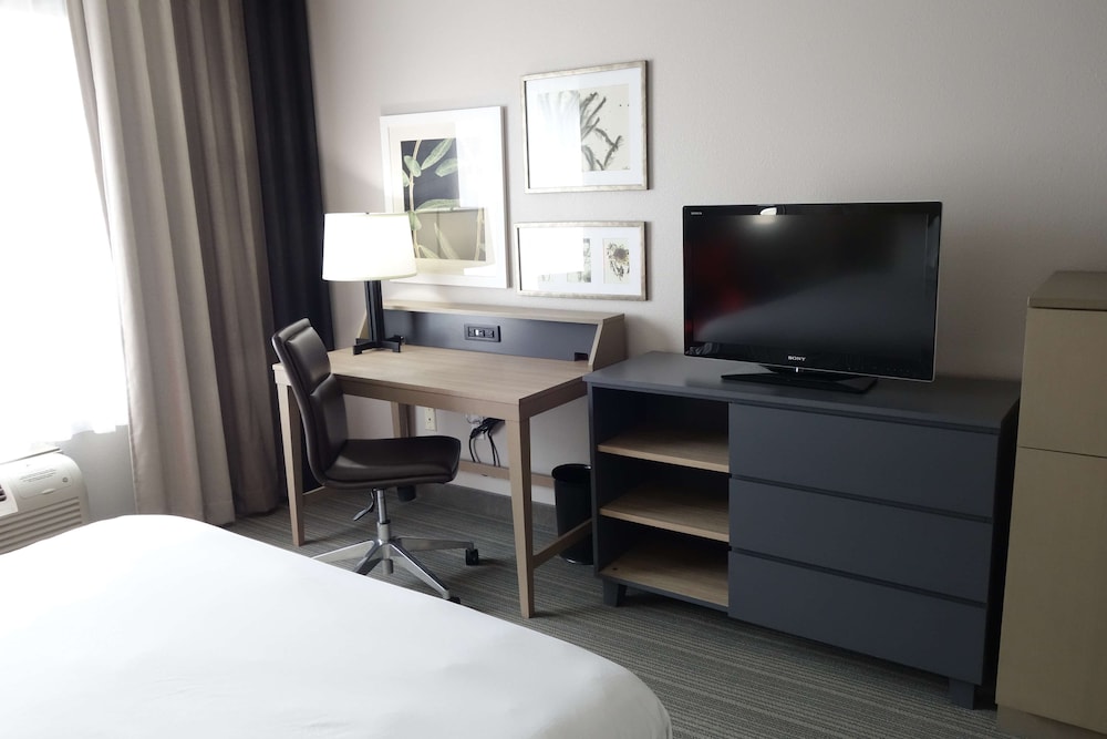 Country Inn & Suites By Radisson Fresno North CA 44/52