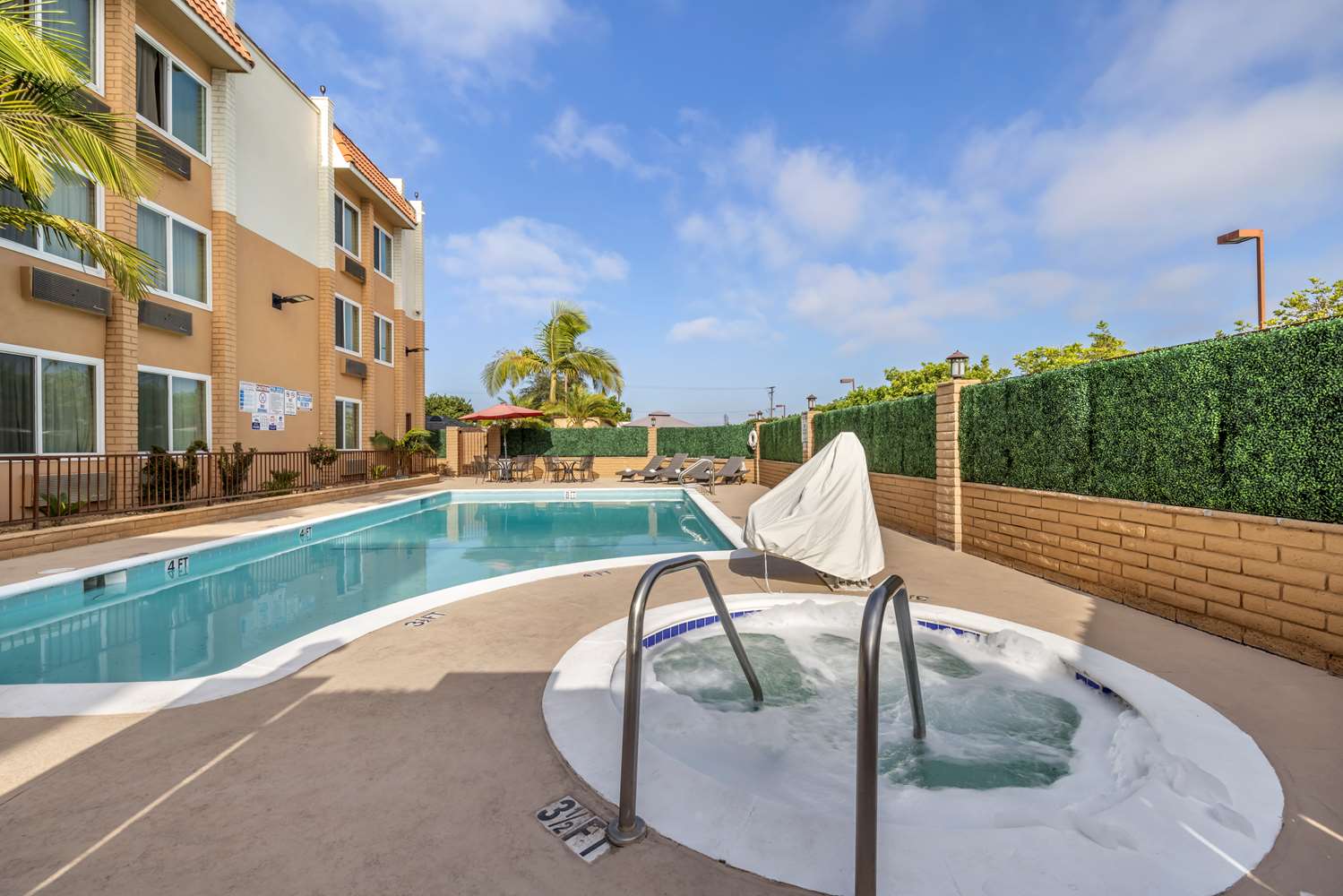Best Western Plus South Bay Hotel 35/36