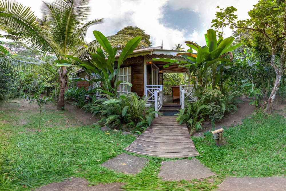 Fond Doux Holiday Plantation 6/81