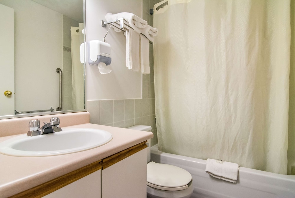 غرفة قياسية بسريرين مزدوجين، Motel6 Surrey BC 5/6