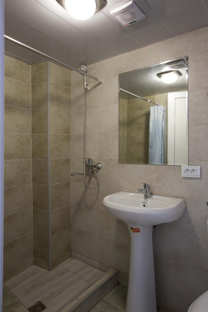 Harmony Hotel 42/46