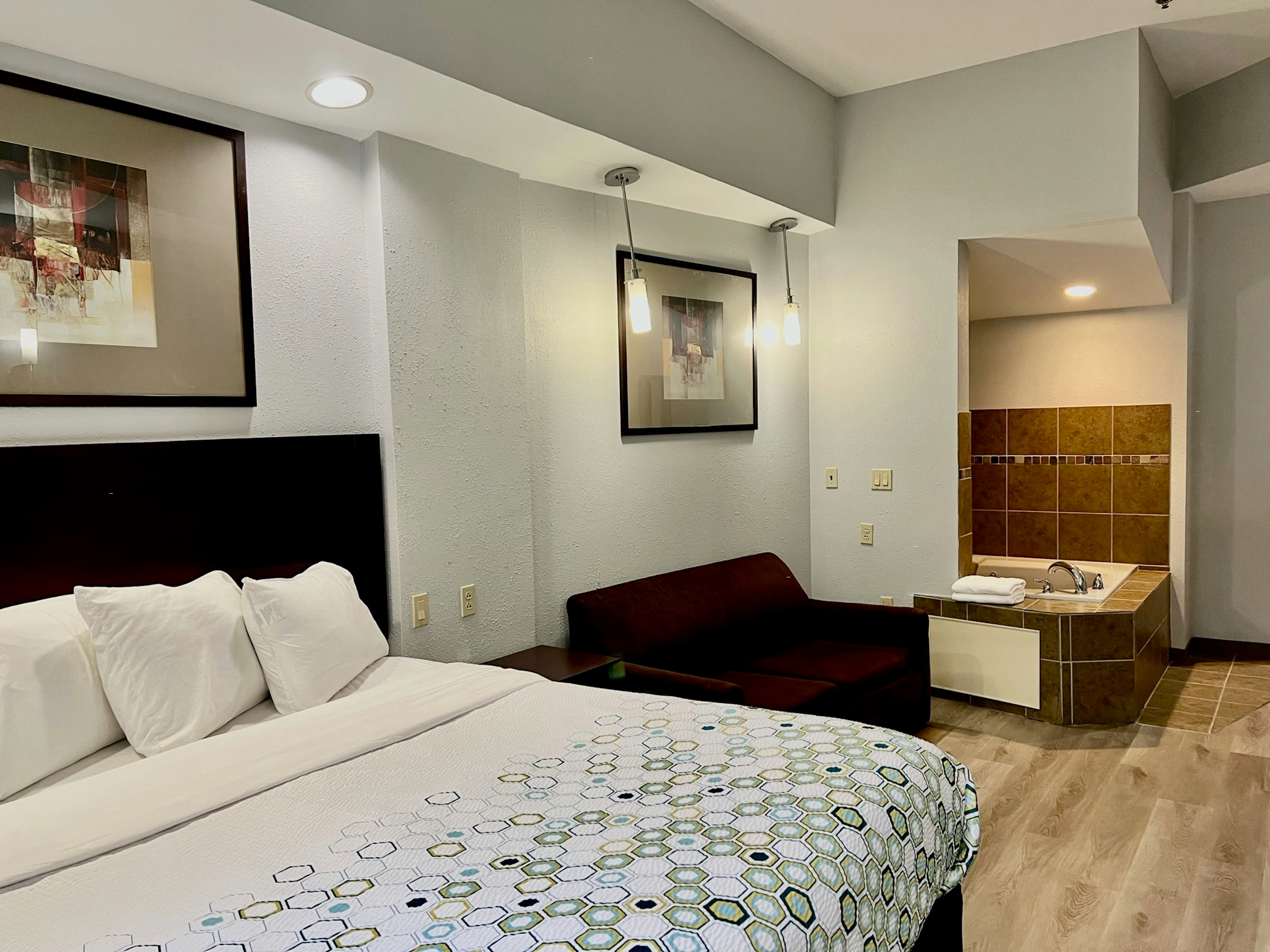 Studio, King Bed, Jetted Tub