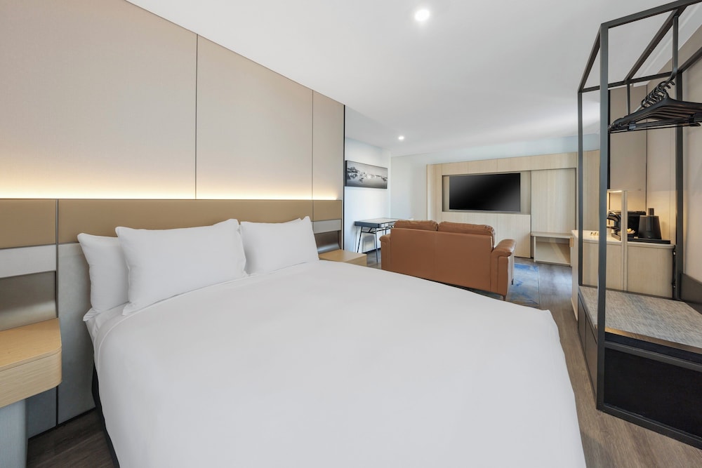 Madison Plaza Townsville 24/64