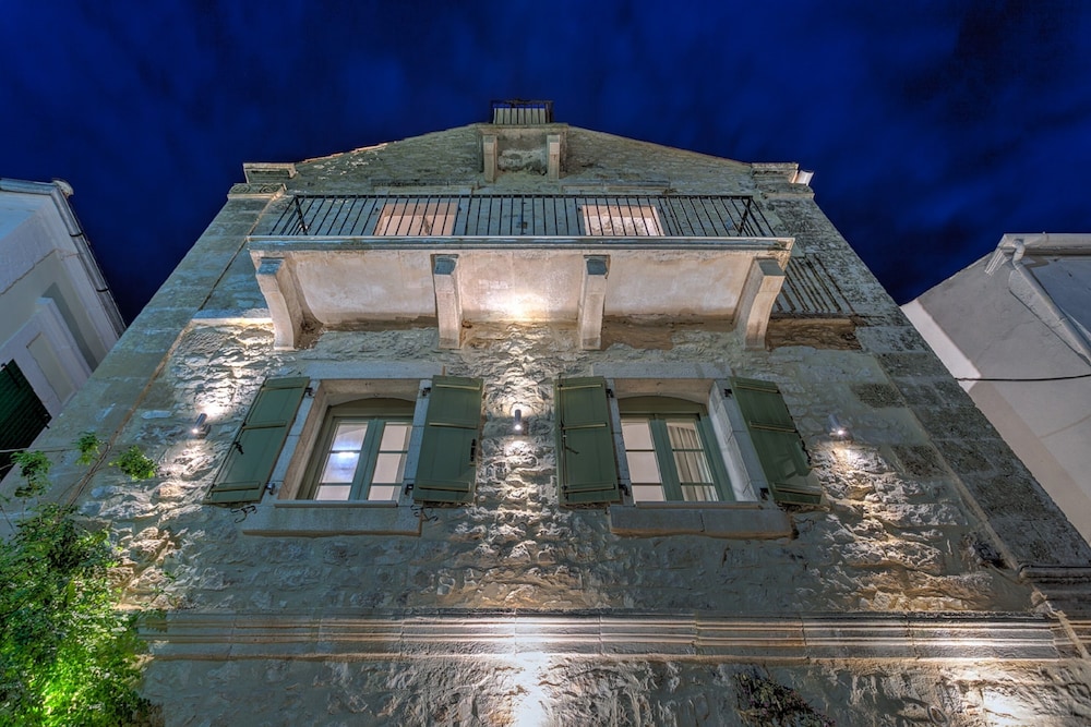 Fiscardonna Luxury Suites 2/50
