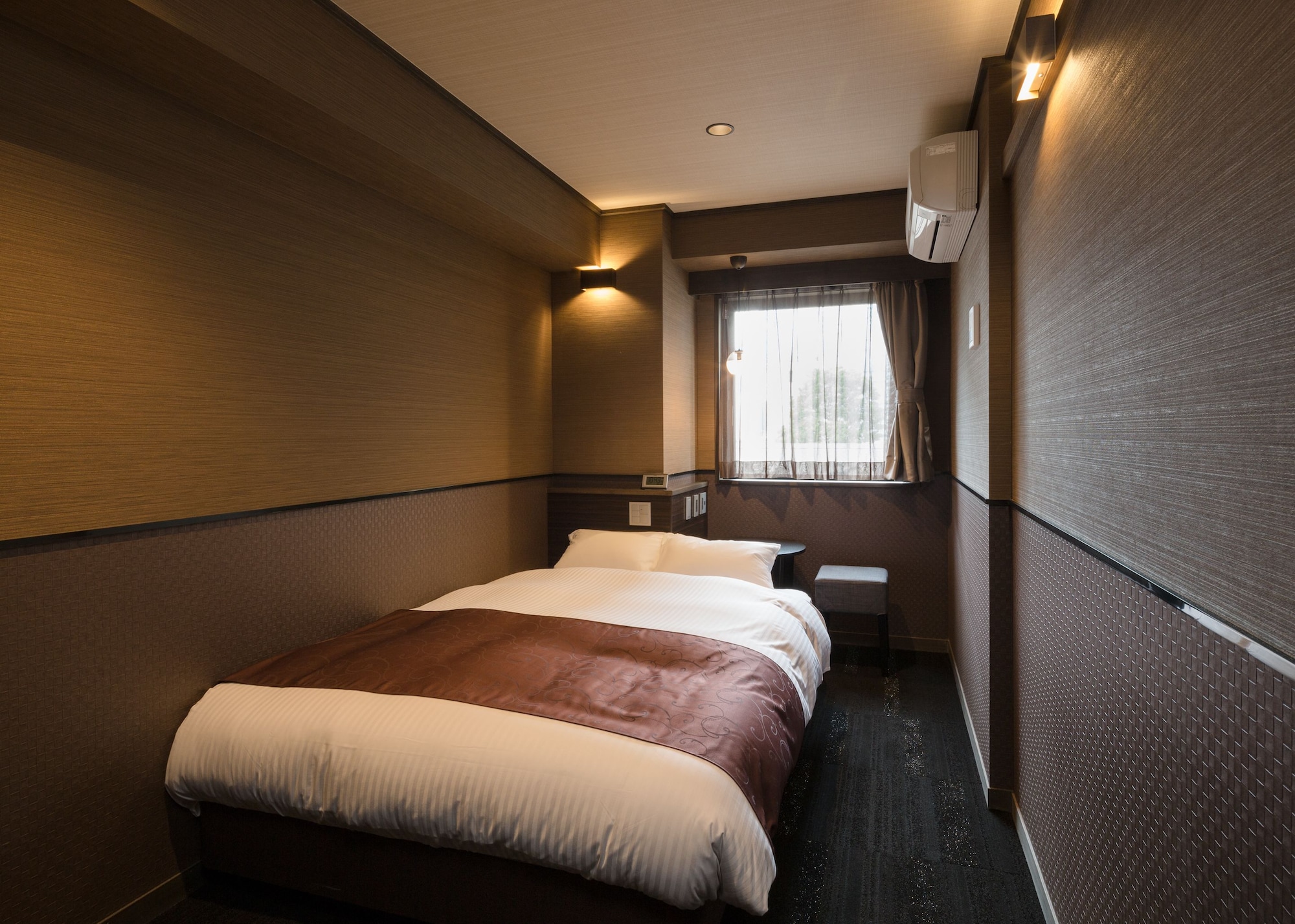 ROOM, DOUBLE BED, BATHTUB