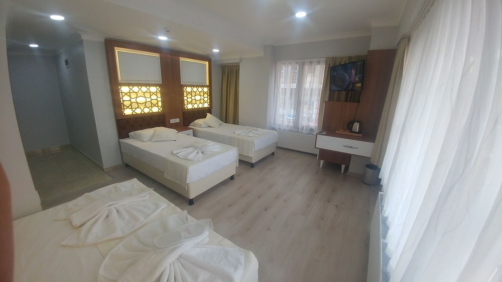 Grand Liza Hotel 7/49