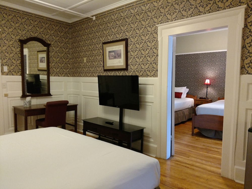 Thayers Inn 24/68