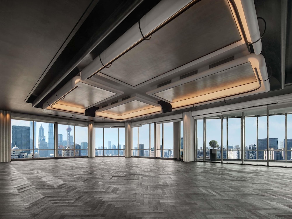 Sofitel Shanghai North Bund 33/60