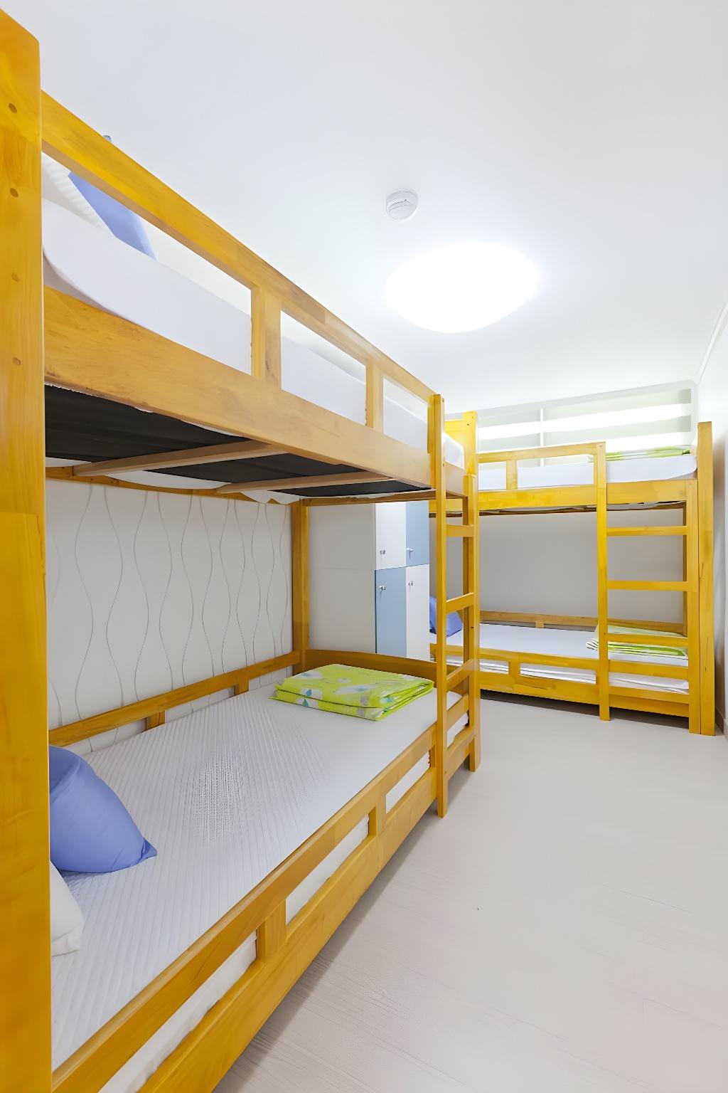 Female Dorm, Female Only, 4 People